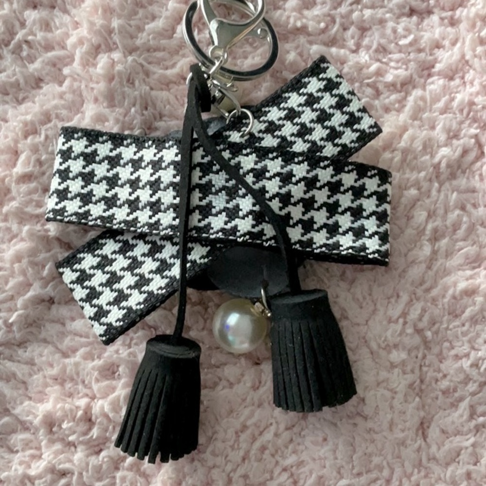 Black Leather Camilla Flower Keychain Purse Charm - Picture 4 of 4